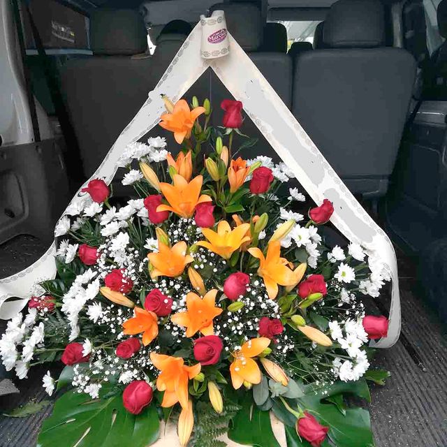 Funeraria Santa María flores de muerto
