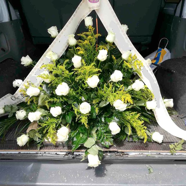 Funeraria Santa María flores de muerto